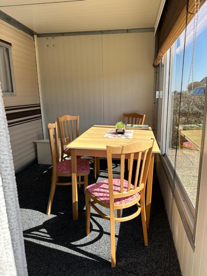 Gezellige Stacaravan Met Groot, Zonnig Terras! Belt-Schutsloot Kültér fotó