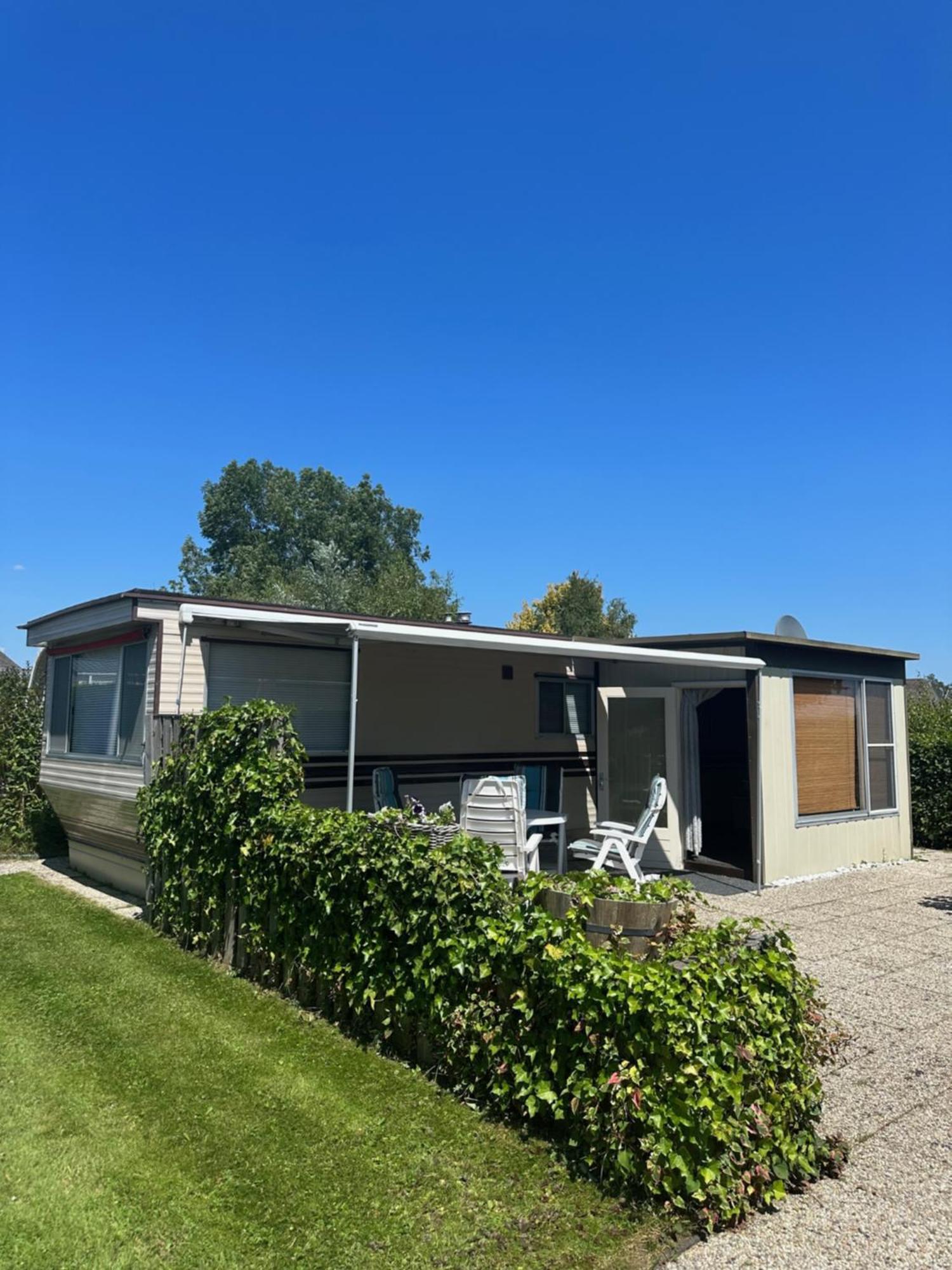 Gezellige Stacaravan Met Groot, Zonnig Terras! Belt-Schutsloot Kültér fotó